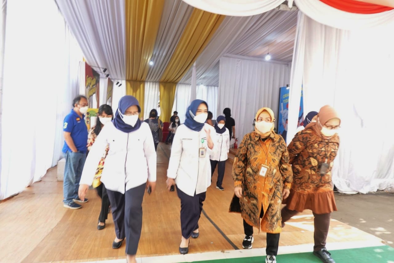 20210902 Meninjau Layanan di Sentra Vaksinasi BBPK 2