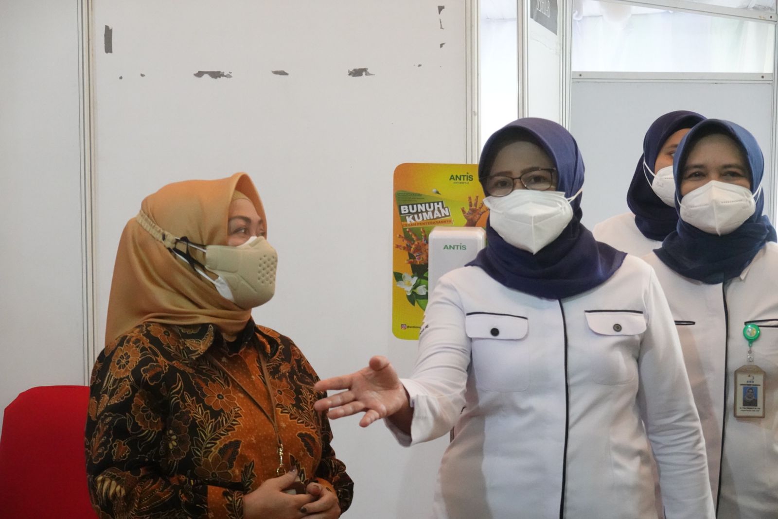 20210902 Meninjau Layanan di Sentra Vaksinasi BBPK 1