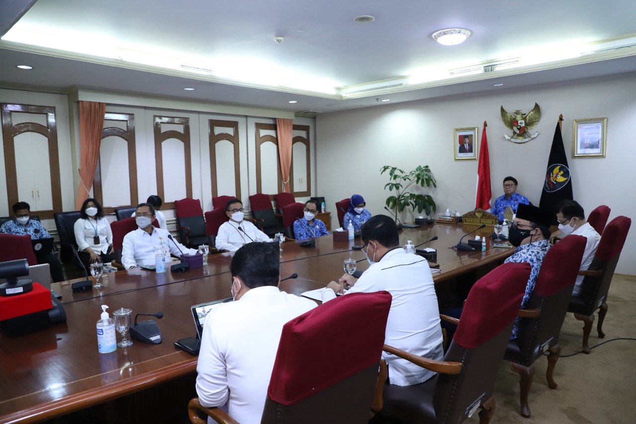 20211129 Penyerahan DIPA dan Buku Daftar Alokasi Transfer ke Daerah serta Dana Desa Tahun 2022 10