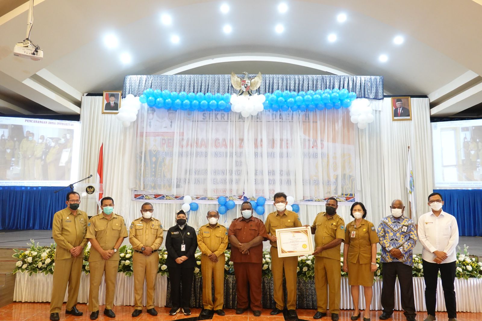 20220330 Penyerahan Penghargaan Pelayanan Publik Provinsi Papua Barat 14