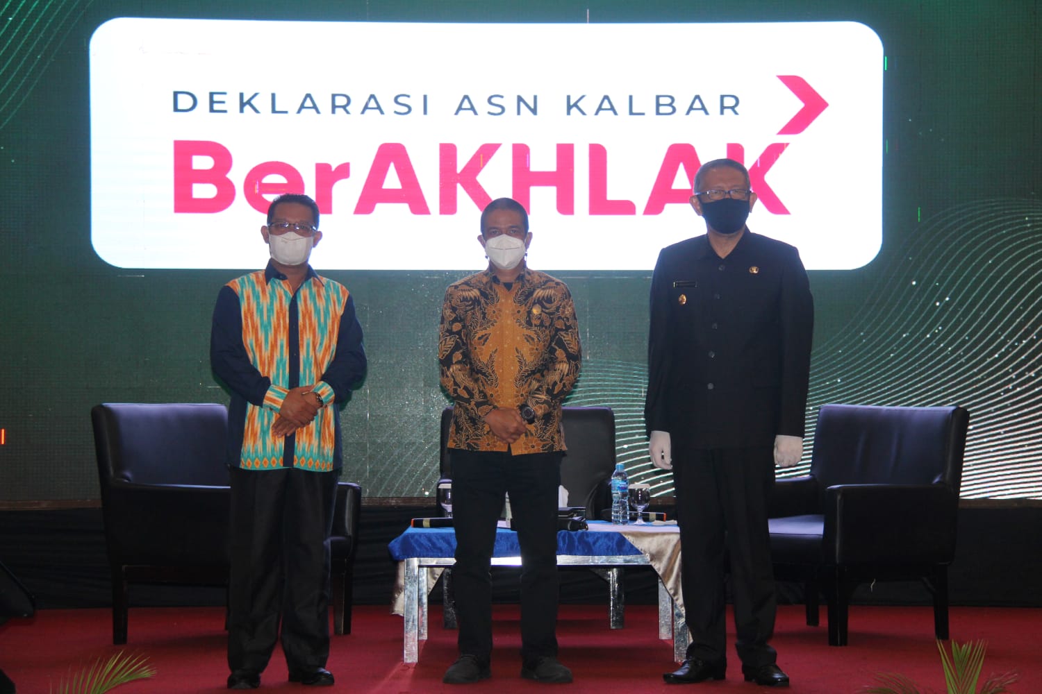 20220331 Deklarasi ASN BerAKHLAK dan Penyerahan Hasil Evaluasi Pelayanan Publik Pemerintah Provinsi Kalimantan Barat 13
