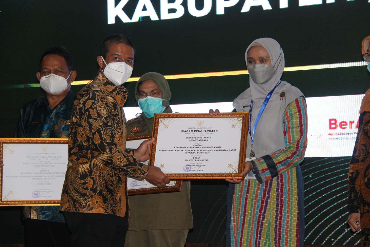 20220331 Deklarasi ASN BerAKHLAK dan Penyerahan Hasil Evaluasi Pelayanan Publik Pemerintah Provinsi Kalimantan Barat 13