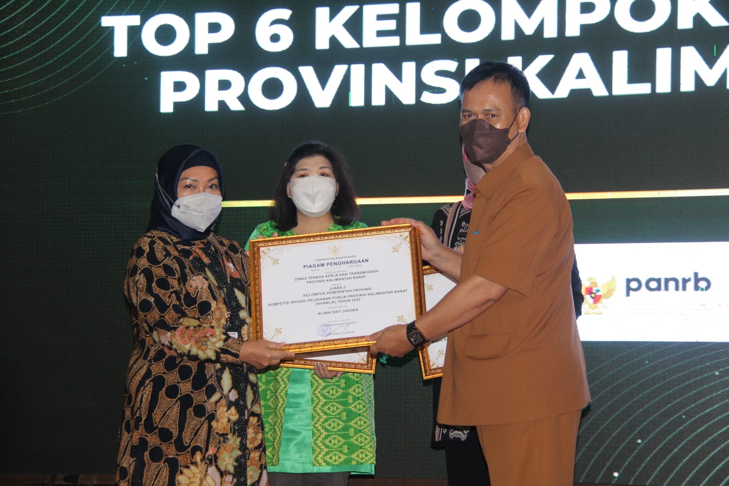 20220331 Deklarasi ASN BerAKHLAK dan Penyerahan Hasil Evaluasi Pelayanan Publik Pemerintah Provinsi Kalimantan Barat 13