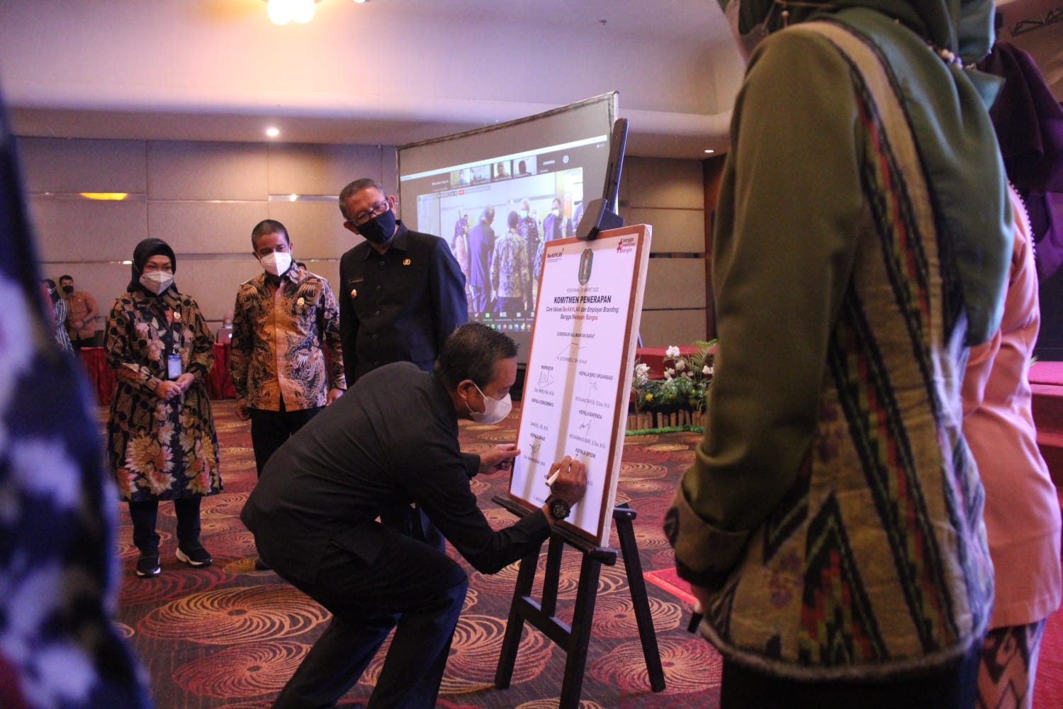 20220331 Deklarasi ASN BerAKHLAK dan Penyerahan Hasil Evaluasi Pelayanan Publik Pemerintah Provinsi Kalimantan Barat 13