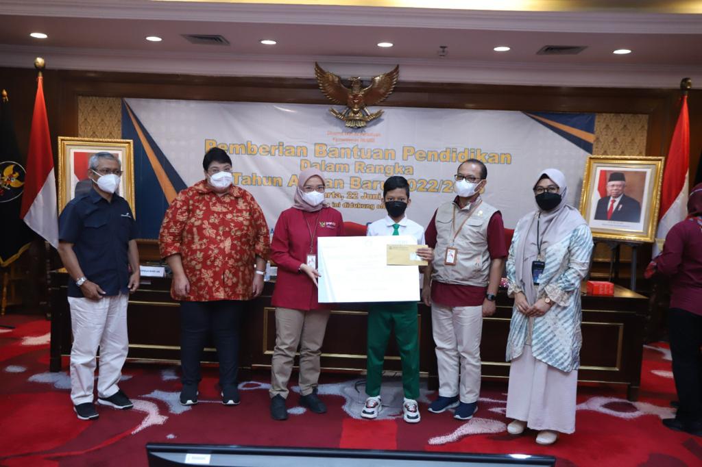 20220622 DWP Kementerian PANRB Serahkan Bantuan Pendidikan Bagi Anak Pegawai