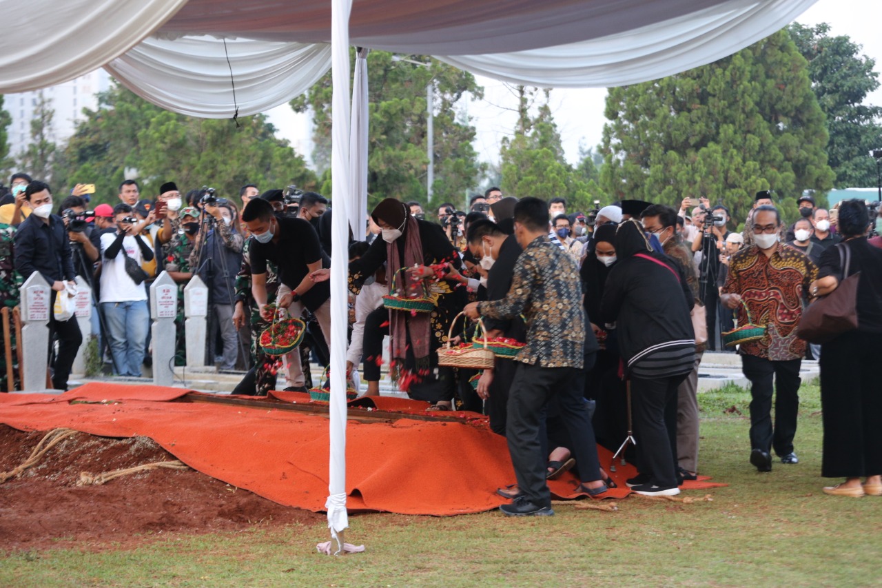 20220701 Prosesi Pemakaman Menteri PANRB Tjahjo Kumolo 42