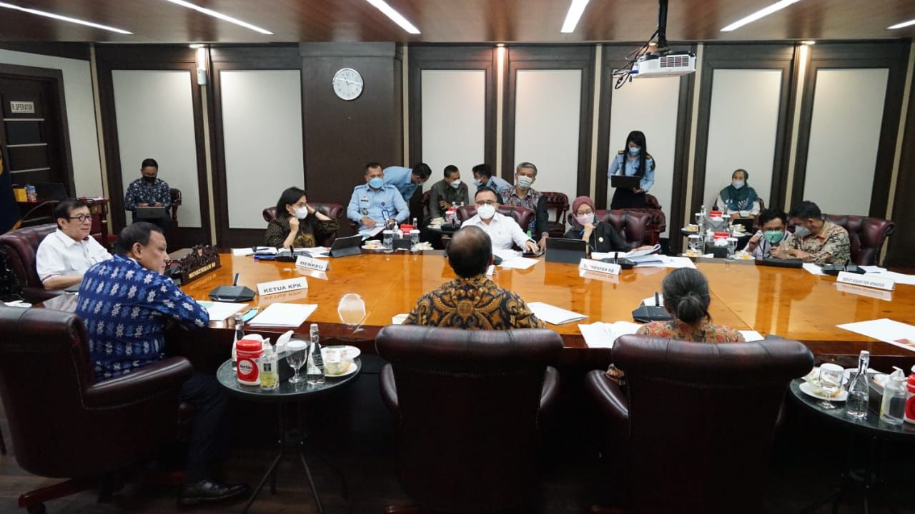 20220927 Rapat Bersama Menkumham Menteri Keuangan dan Ketua KPK 6