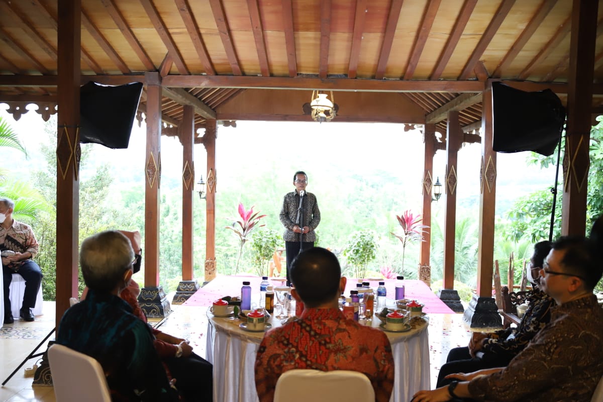 20221021 MENTERI DEP RB DEP SDMA Kunjungan Pabrik Jamu di Desa Sendangsari 11