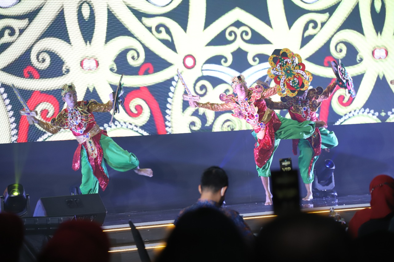 20221111 Menghadiri Anugerah Tenaga kesehatan 2022 1