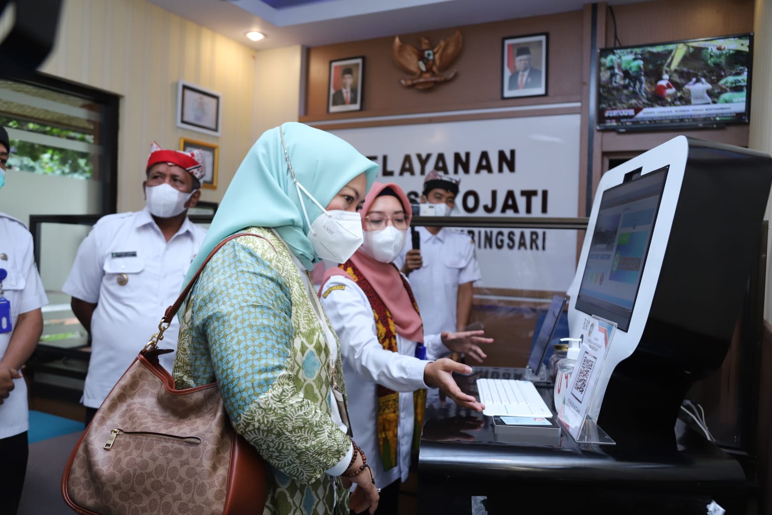 20221123 SESMEN DEP BALAKS KA LAN Meninjau Smart Kampung Desa Sukojati 8