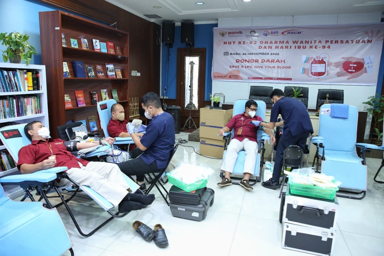 20221130 Bakti Sosial dan Donor Darah DWP Kementerian PANRB 10