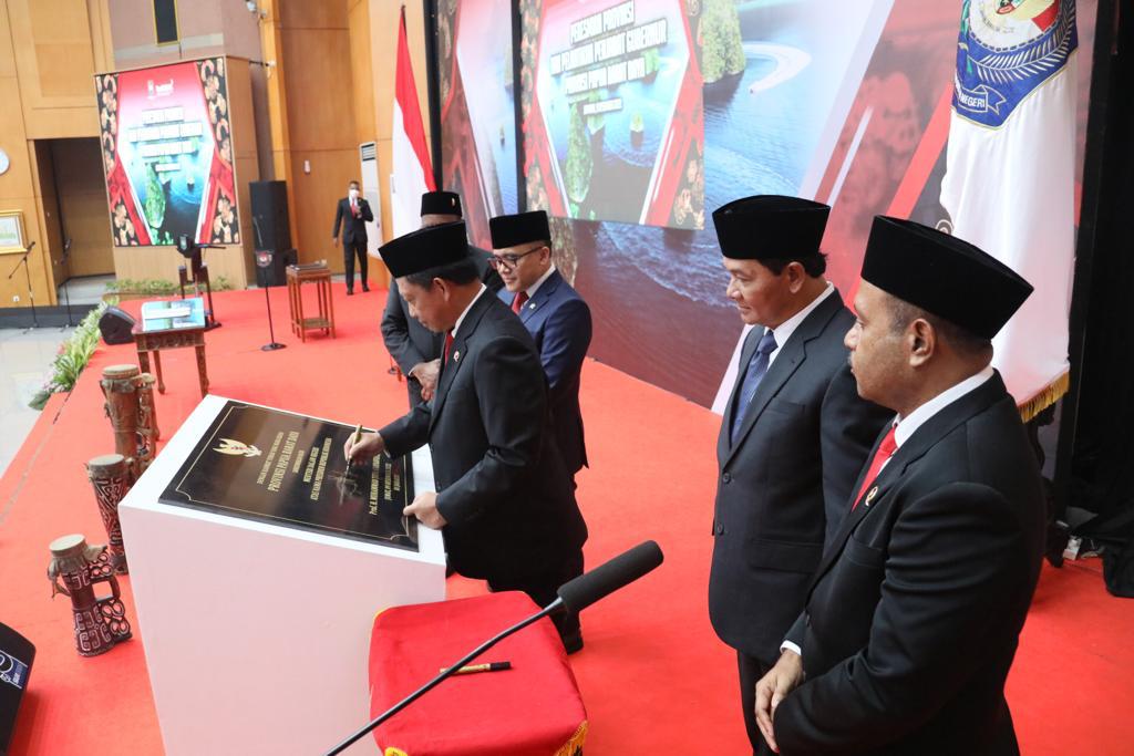 20221209 MENTERI MENDAGRI Peresmian Provinsi dan Pelantikan Penjabat Gubernur Provinsi Papua Barat Daya 1