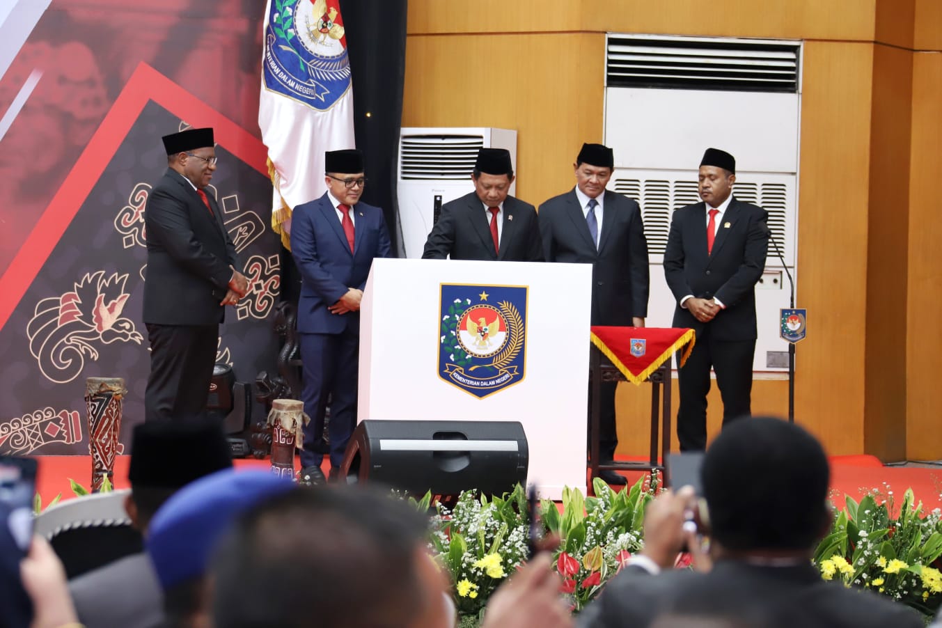 20221209 MENTERI MENDAGRI Peresmian Provinsi dan Pelantikan Penjabat Gubernur Provinsi Papua Barat Daya 1