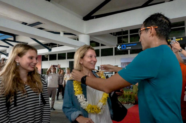 20240104 Menparekraf Sambut Wisman Pertama 2024 dari Singapura di Bintan