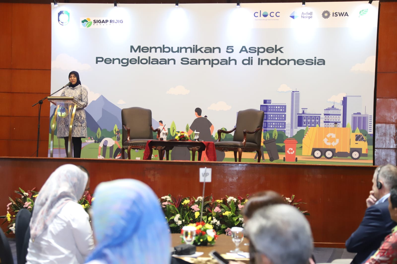 20240205 MENTERI Launching Buku Membumikan 5 Aspek Pengelolaan Sampah 9