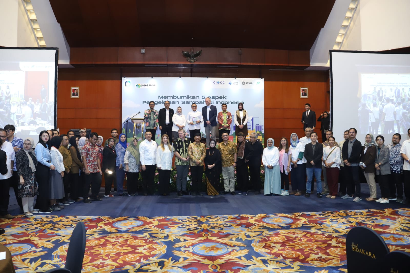 20240205 MENTERI Launching Buku Membumikan 5 Aspek Pengelolaan Sampah 9