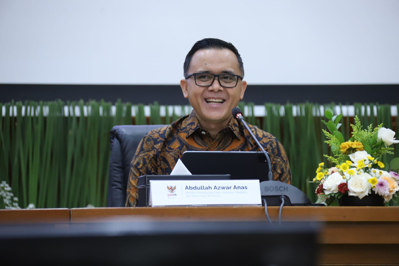 MENPANRB Abdullah Azwar Anas dalam Konferensi Pers THR dan Gaji ke 13 Tahun 2024. Foto: menpan.go.id