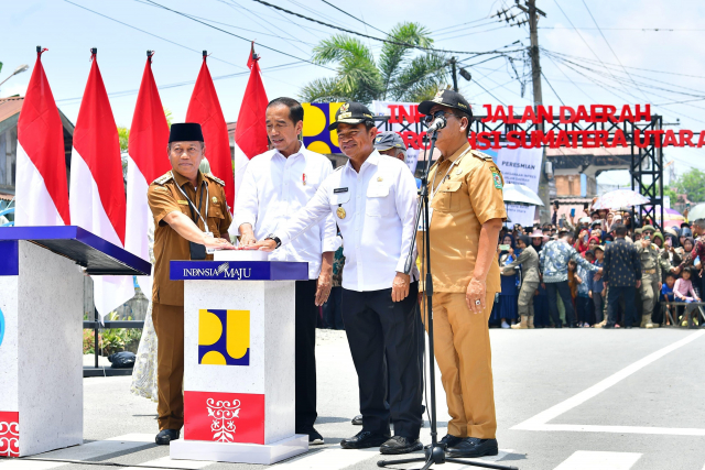 20240315 Presiden Jokowi Resmikan Pembangunan Jalan Daerah Senilai Rp868 Miliar di Sumatra Utara