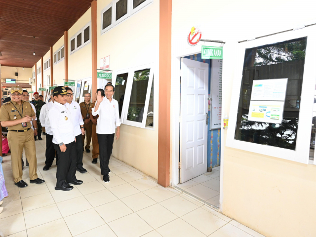20240318 Presiden Jokowi Tinjau RSUD Sibuhuan Pastikan Pelayanan Kesehatan Optimal