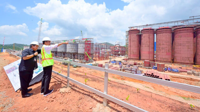 20240321 Presiden Jokowi Tinjau Proyek Hilirisasi di Smelter Grade Alumina Refinery Mempawah