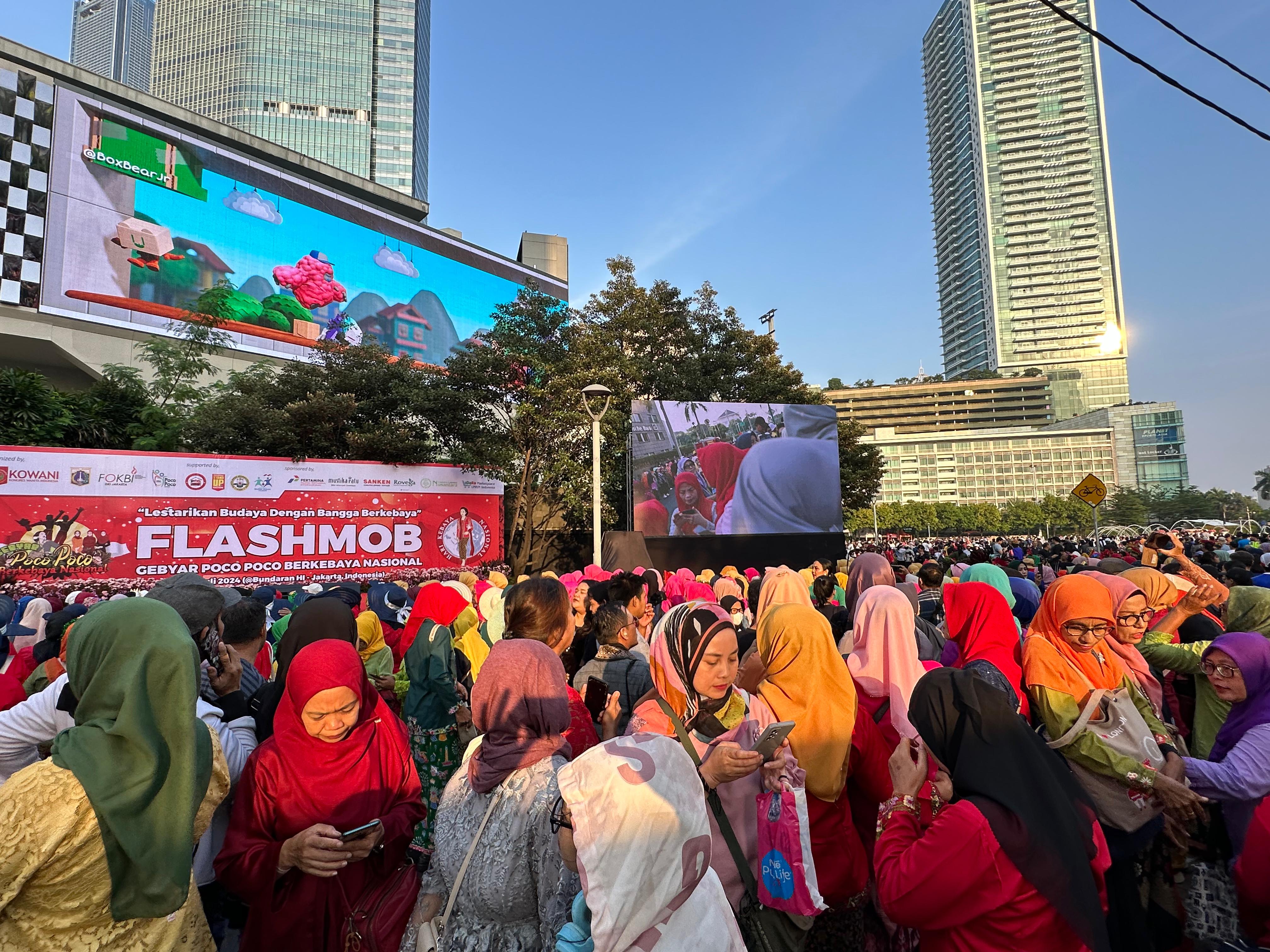 20240714 Flashmob CFD Poco poco Berkebaya1