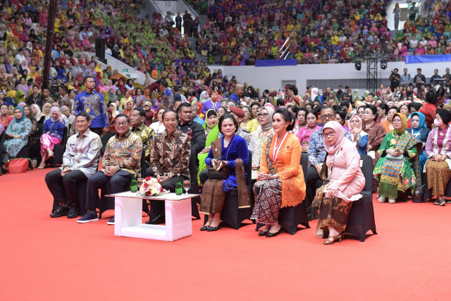 20240725 Presiden dan Ibu Iriana Hadiri Peringatan Hari Kebaya Nasional