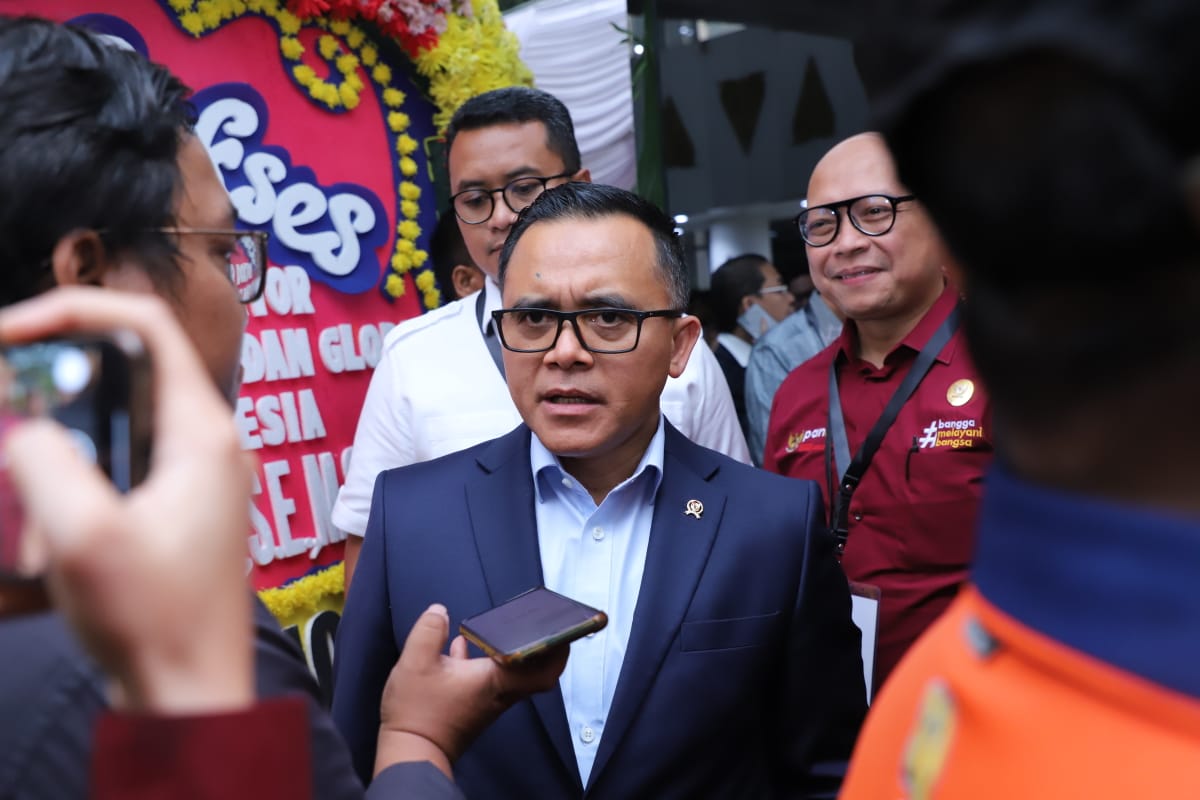 20241016 Menghadiri Sidang Terbuka Promosi Doktor Menteri ESDM15