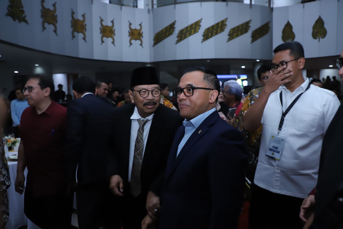 20241016 Menghadiri Sidang Terbuka Promosi Doktor Menteri ESDM15