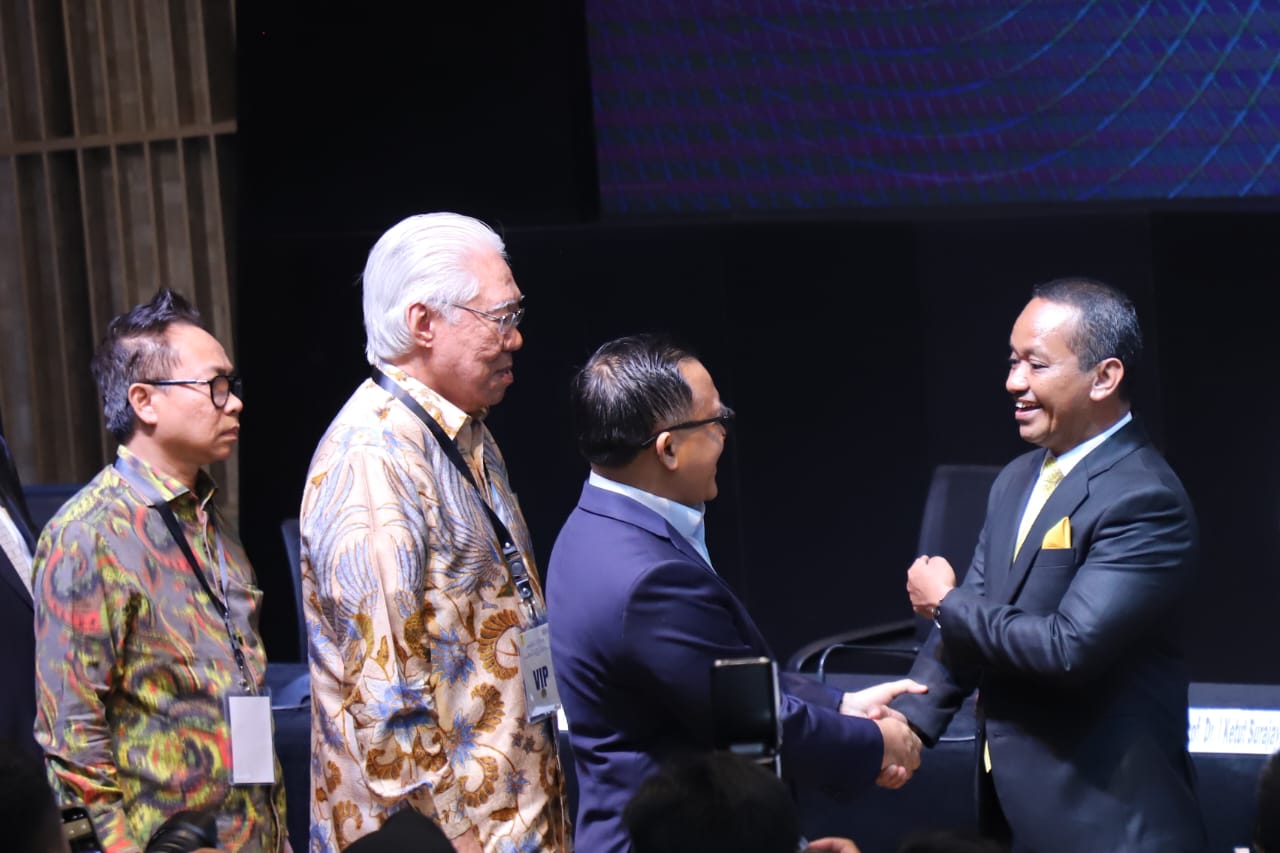 20241016 Menghadiri Sidang Terbuka Promosi Doktor Menteri ESDM15