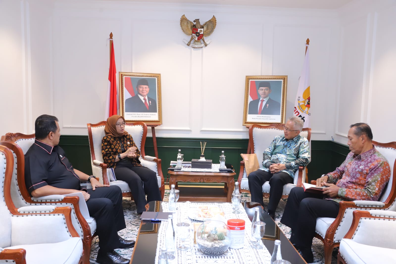 20241105 Pertemuan dengan Menteri Pendidikan Tinggi Sains dan Teknologi1