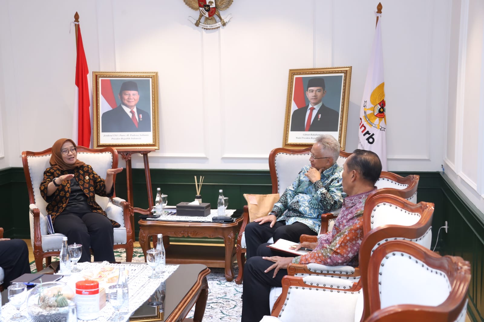 20241105 Pertemuan dengan Menteri Pendidikan Tinggi Sains dan Teknologi1