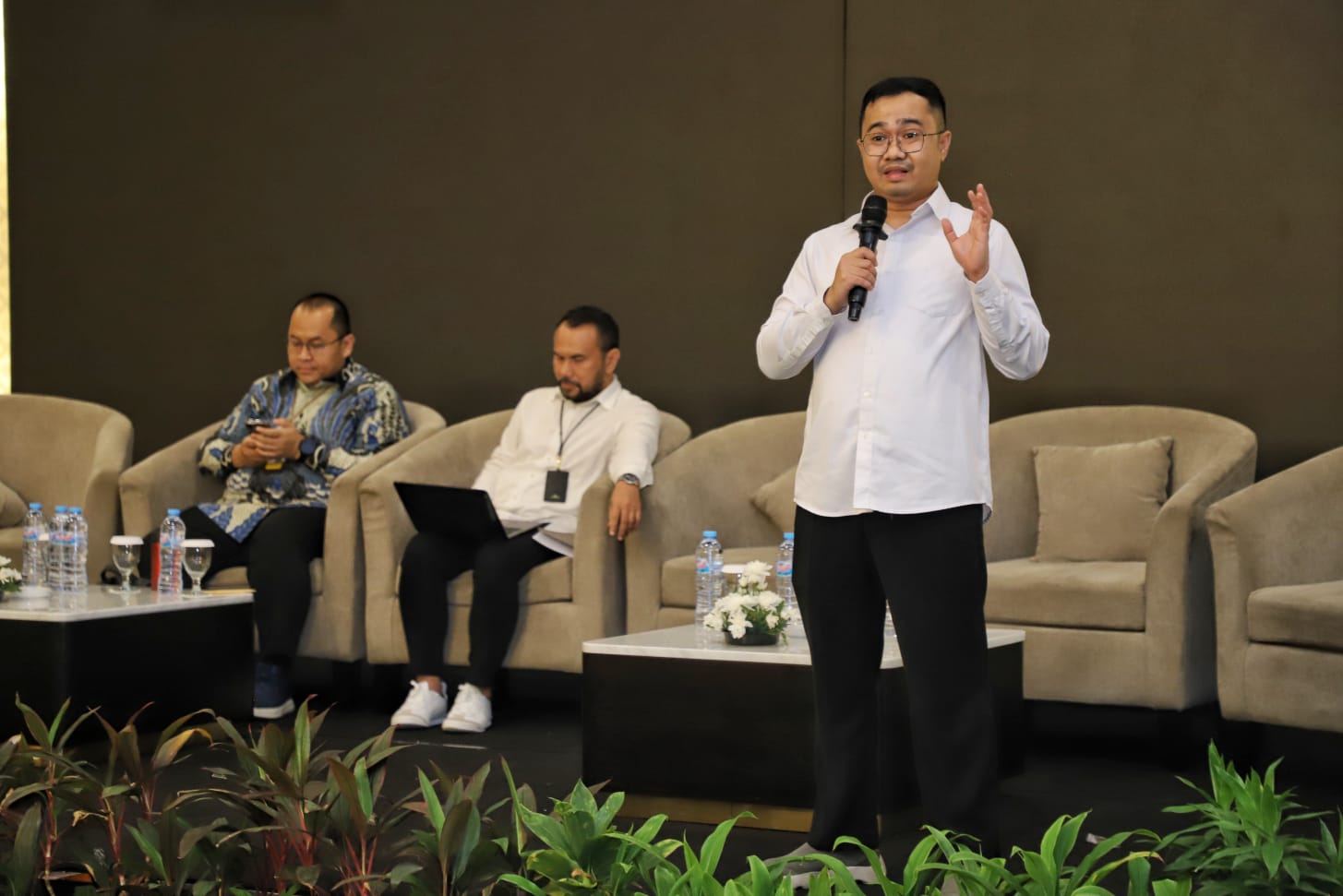 20241118 Diseminasi Pengukuran Indeks Kepuasan Masyarakat Nasional IKMN Tingkat KL Monitoring dan Evaluasi SKM Online dan Penjaringan Masukan Roadmap LAPOR 13