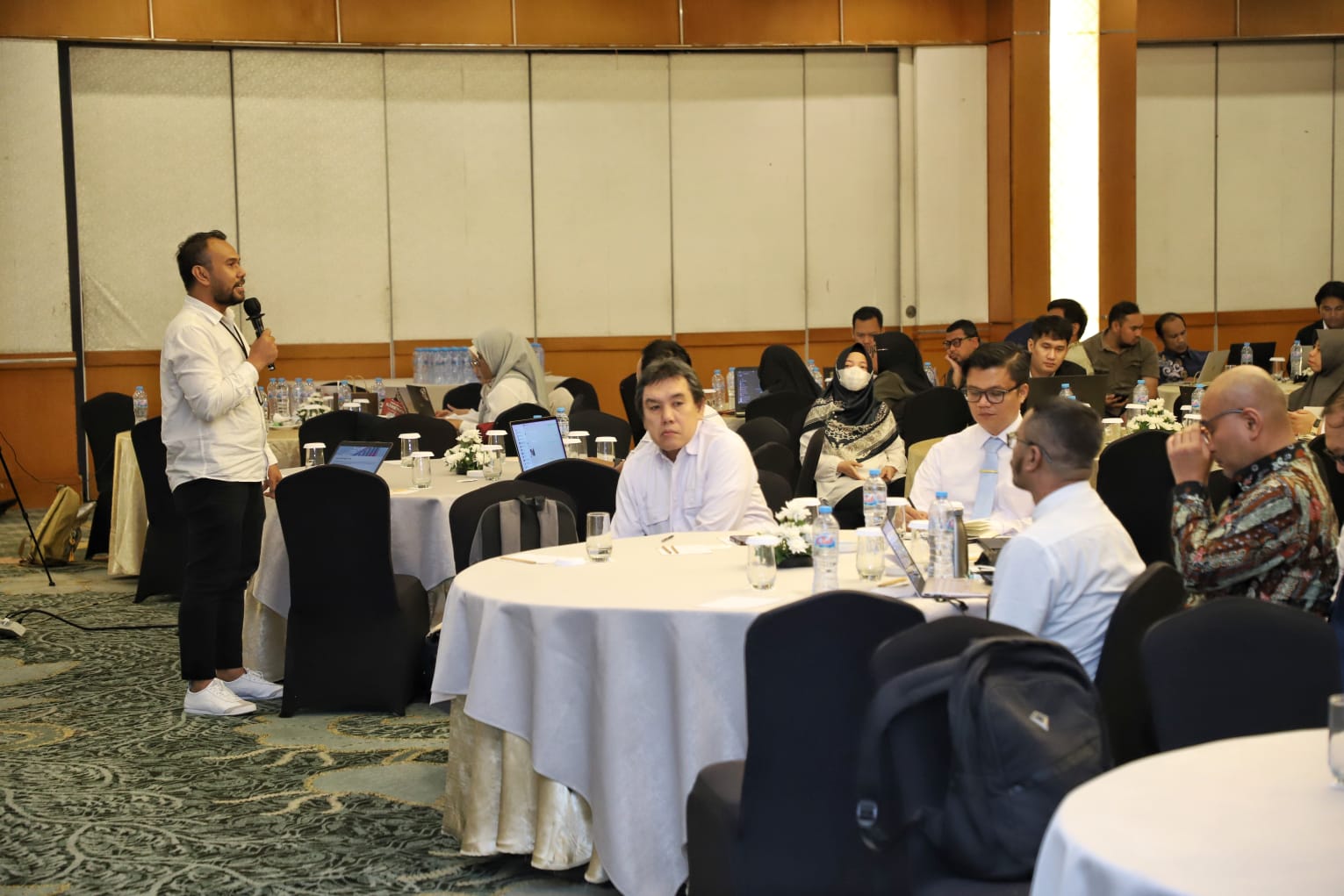 20241118 Diseminasi Pengukuran Indeks Kepuasan Masyarakat Nasional IKMN Tingkat KL Monitoring dan Evaluasi SKM Online dan Penjaringan Masukan Roadmap LAPOR 13