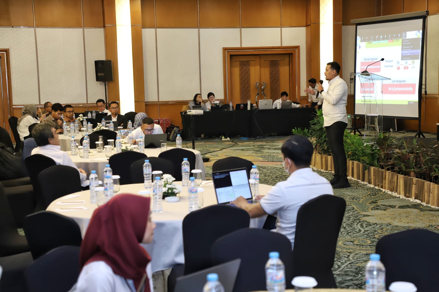 20241118 Diseminasi Pengukuran Indeks Kepuasan Masyarakat Nasional IKMN Tingkat KL Monitoring dan Evaluasi SKM Online dan Penjaringan Masukan Roadmap LAPOR 13