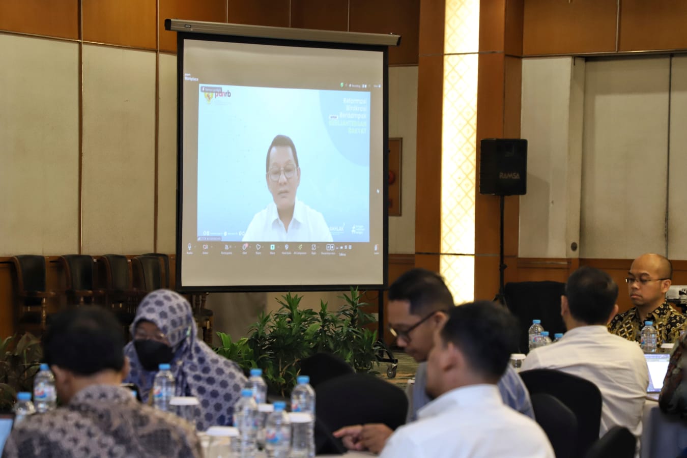 20241118 Diseminasi Pengukuran Indeks Kepuasan Masyarakat Nasional IKMN Tingkat KL Monitoring dan Evaluasi SKM Online dan Penjaringan Masukan Roadmap LAPOR 7