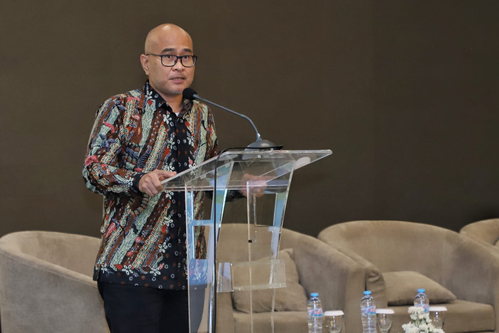 20241118 Diseminasi Pengukuran Indeks Kepuasan Masyarakat Nasional IKMN Tingkat KL Monitoring dan Evaluasi SKM Online dan Penjaringan Masukan Roadmap LAPOR 8
