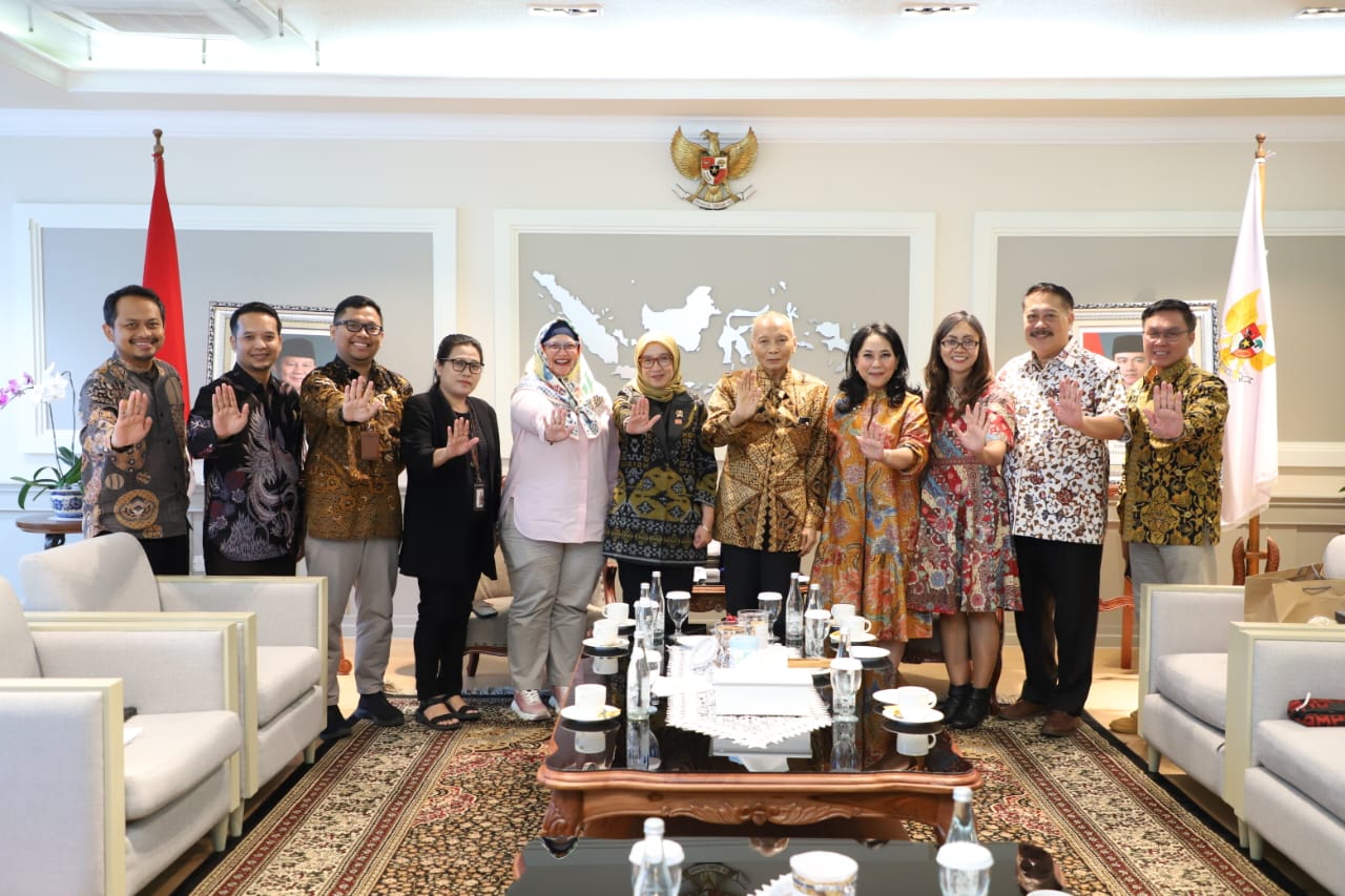 20250814 MENTERI Audiensi Bersama Tim PRIVASIMU 19