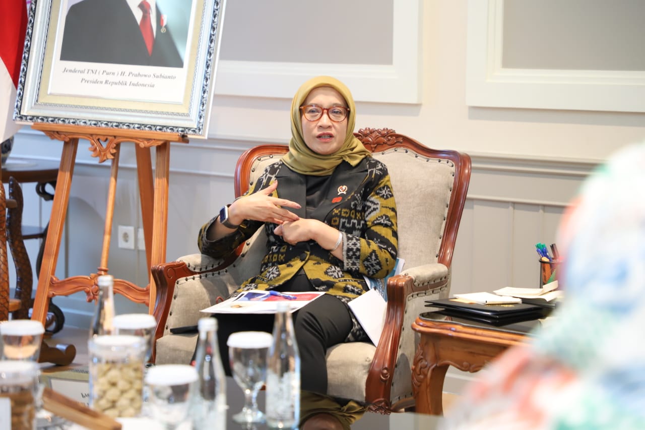 20250814 MENTERI Audiensi Bersama Tim PRIVASIMU 19