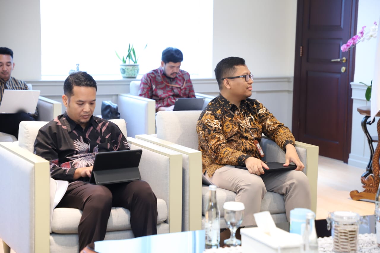 20250814 MENTERI Audiensi Bersama Tim PRIVASIMU 19