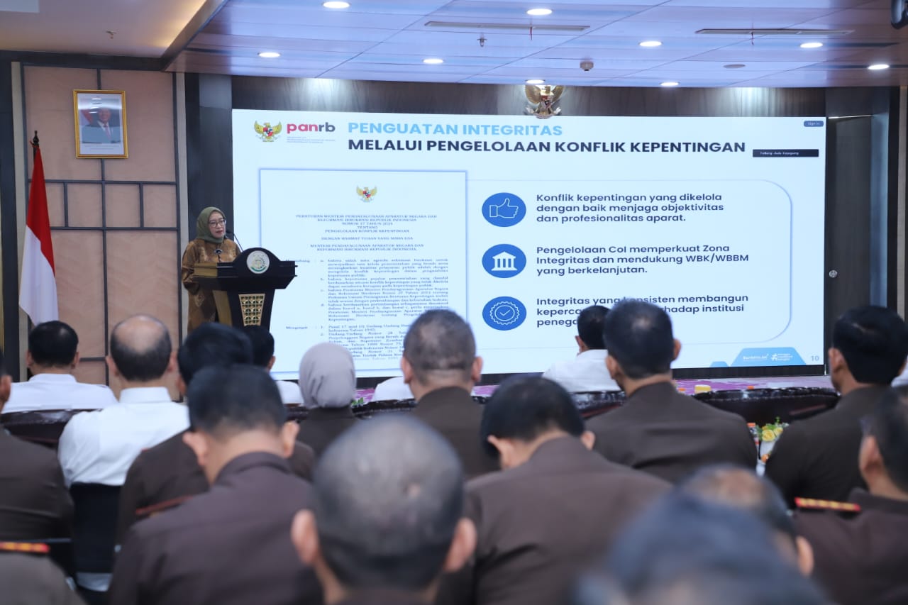 20251217 Penganugerahan Zona Integritas Menuju WBK dan Kompetisi BerAKHLAK di Lingkungan Kejaksaan RI 2025 20