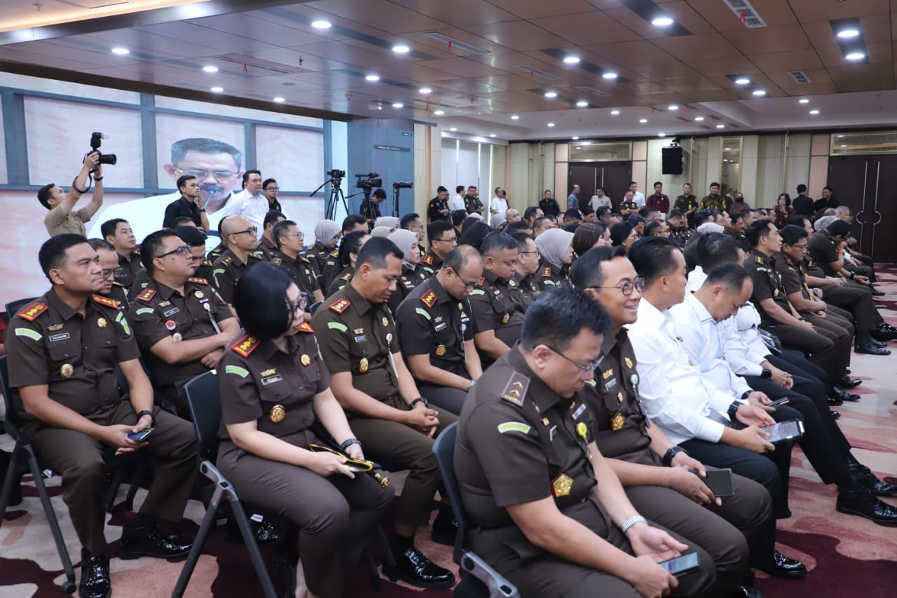 20251217 Penganugerahan Zona Integritas Menuju WBK dan Kompetisi BerAKHLAK di Lingkungan Kejaksaan RI 2025 20