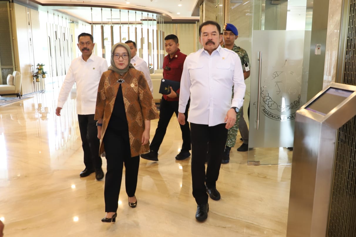 20251217 Penganugerahan Zona Integritas Menuju WBK dan Kompetisi BerAKHLAK di Lingkungan Kejaksaan RI 2025 20