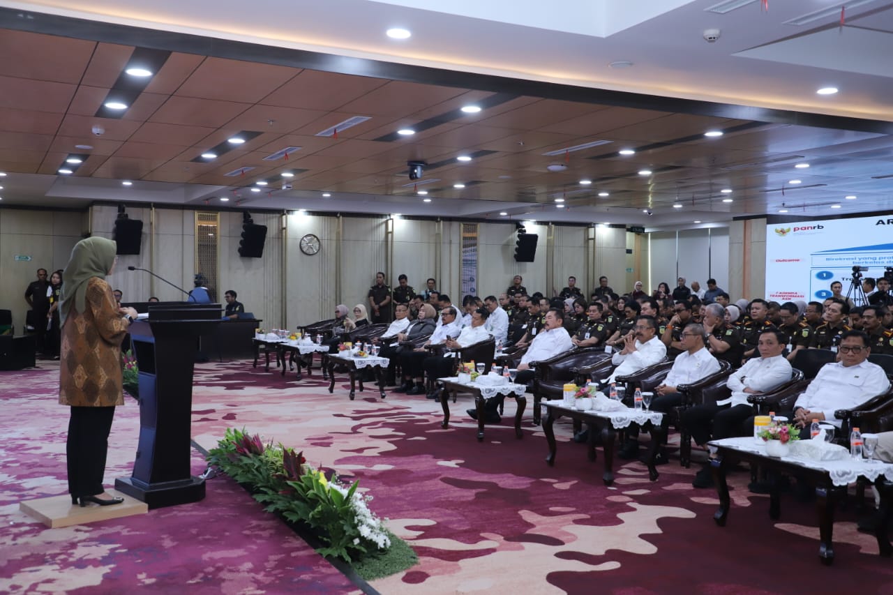 20251217 Penganugerahan Zona Integritas Menuju WBK dan Kompetisi BerAKHLAK di Lingkungan Kejaksaan RI 2025 20