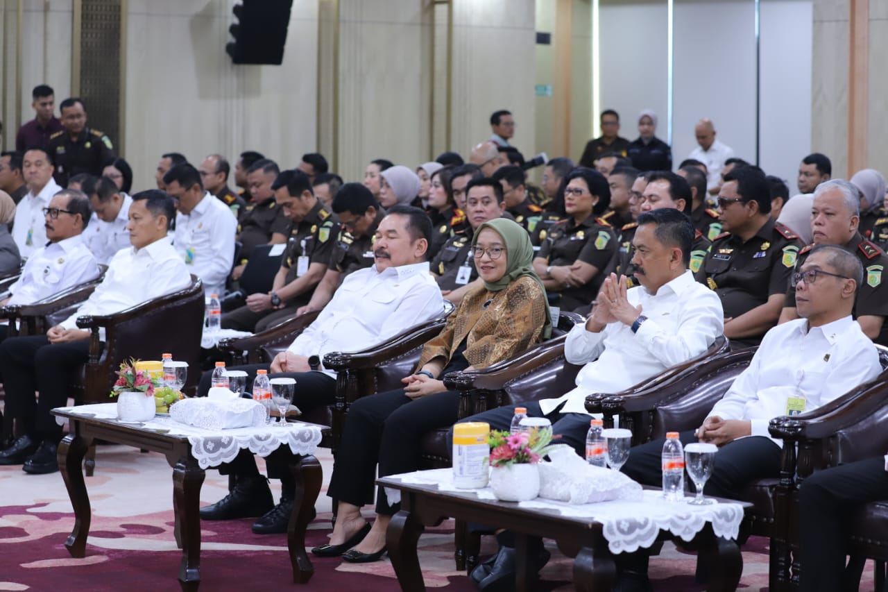 20251217 Penganugerahan Zona Integritas Menuju WBK dan Kompetisi BerAKHLAK di Lingkungan Kejaksaan RI 2025 20