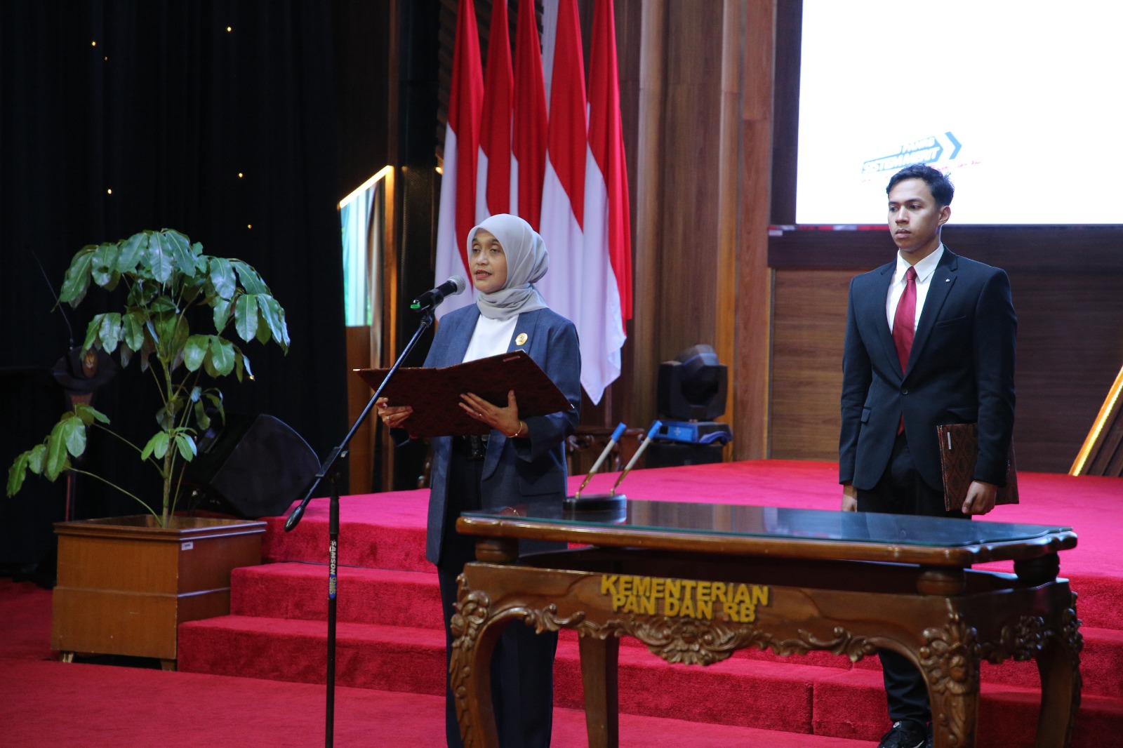 20251219 Pelantikan Pejabat Fungsional Ahli Pertama di Kementerian PANRB 1