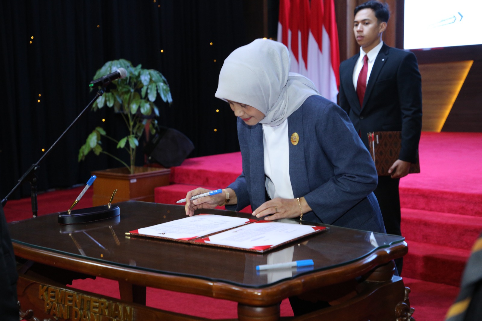 20251219 Pelantikan Pejabat Fungsional Ahli Pertama di Kementerian PANRB 1