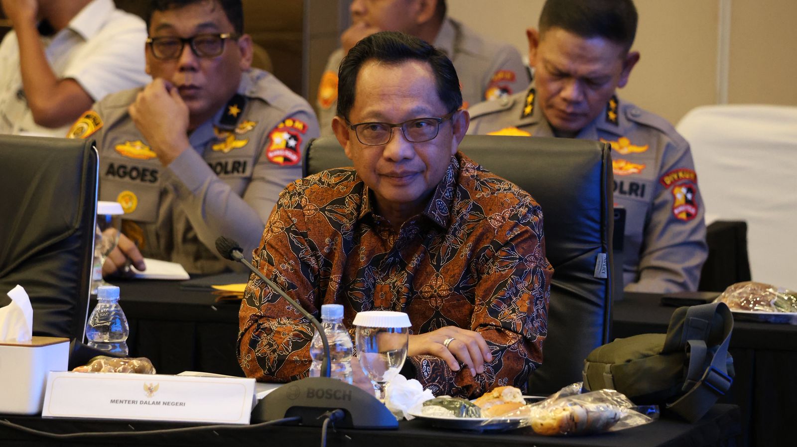 20251220 Rapat Koordinasi Tingkat Menteri dan Kepala Lembaga Terkait Pengaturan Penempatan Anggota Polri di Luar Insitusi Polri25