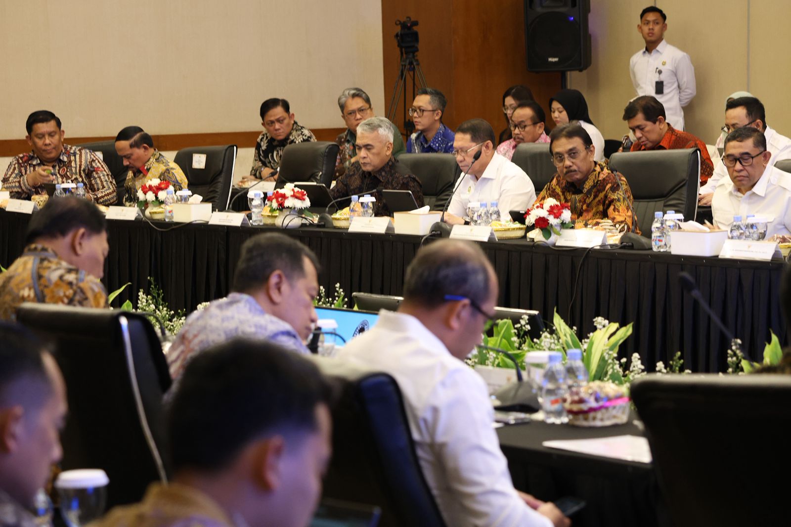 20251220 Rapat Koordinasi Tingkat Menteri dan Kepala Lembaga Terkait Pengaturan Penempatan Anggota Polri di Luar Insitusi Polri25