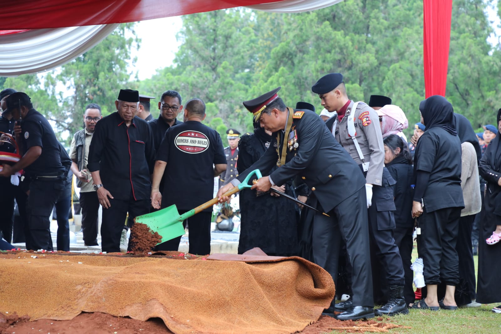 20250222 Prosesi Pemakaman Menteri PANRB Periode 2018 2019 Syafruddin25