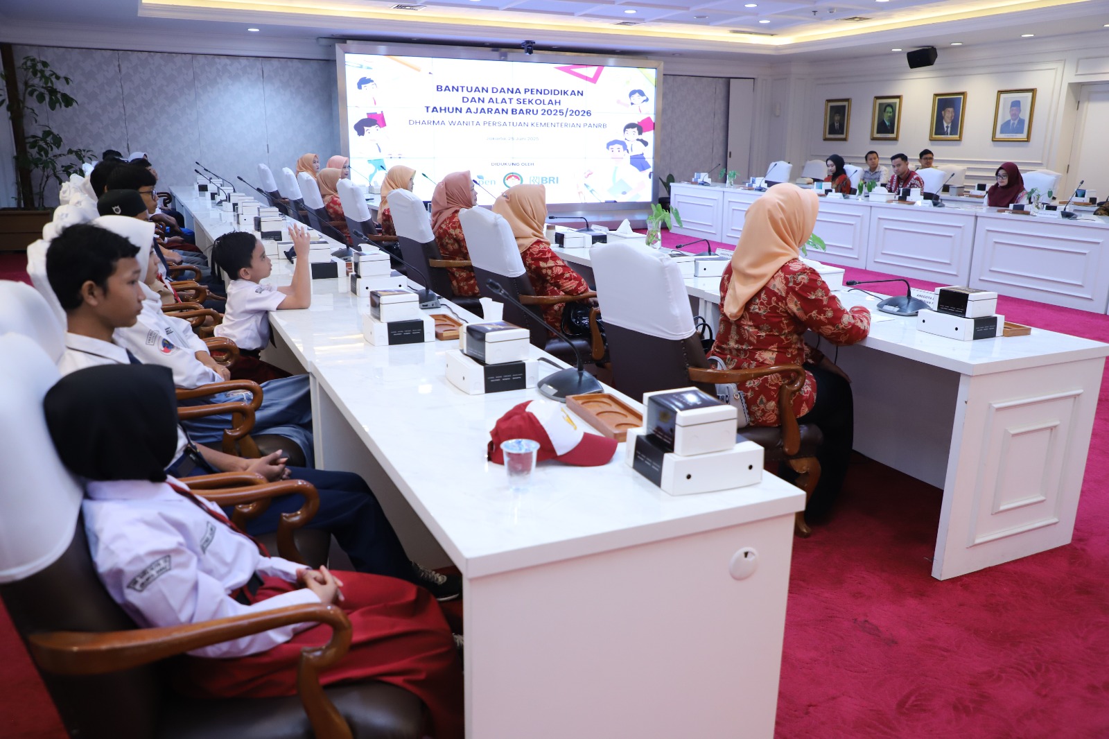 20250625 Penyerahan Bantuan Biaya Pendidikan DWP Kementerian PANRB 9